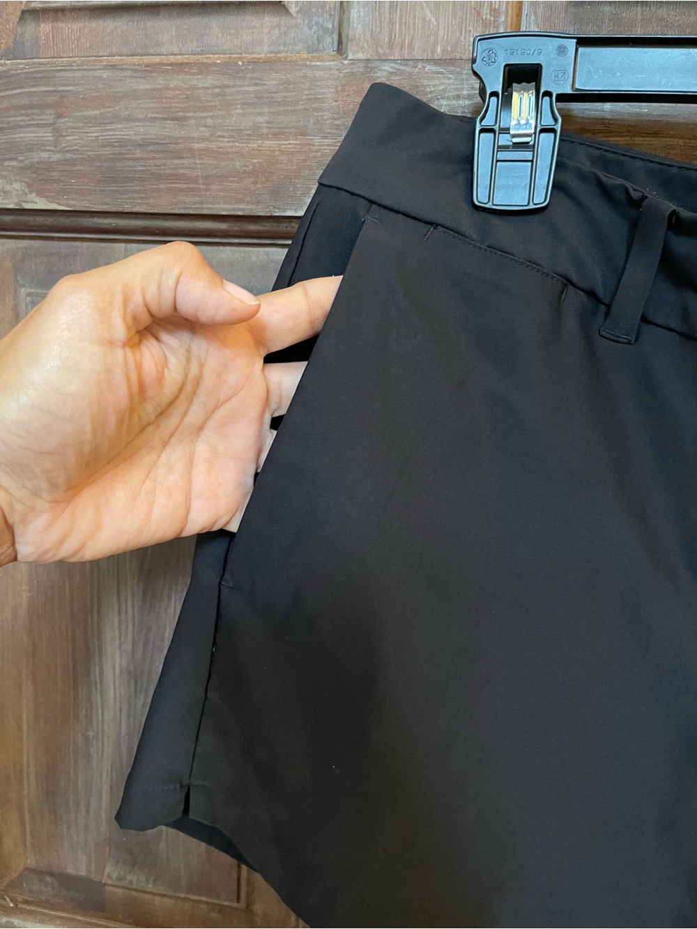 Nike Gold Dri Fit Black Women’s Tailored Shorts Size 4 - Picture 4 of 4
